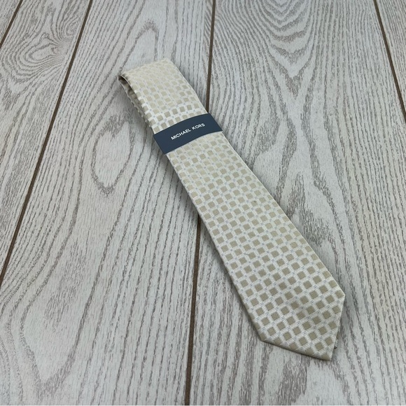 531 - Michael Kors Longboat Grid Tie Taupe 260 2MKC24-1012 Silk Blend $69.50 - Picture 1 of 5